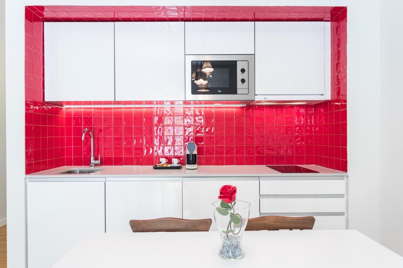 Appartement Bright Apt With Patio In Center!
